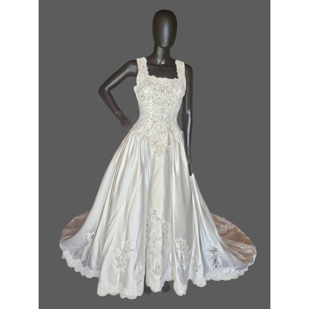 Vintage 2-Tone Square Neck Renaissance Waist Wedding Gown - Michelangelo